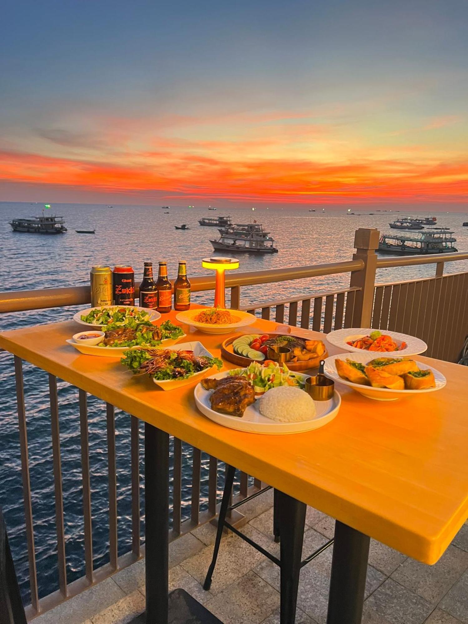 Sunset Sorrento Phu Quoc Aparthotel Екстериор снимка